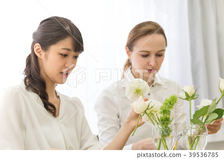 女性的生活方式插花 女性的生活方式插花 39536785