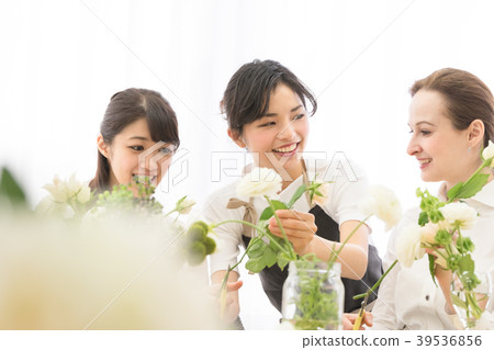 Women's Lifestyle Flower Arrangement Women's Lifestyle Flower Arrangement 39536856