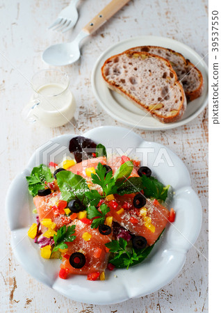 Smoked salmon caesar salad 39537550