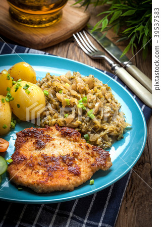 Fried pork chop 39537583