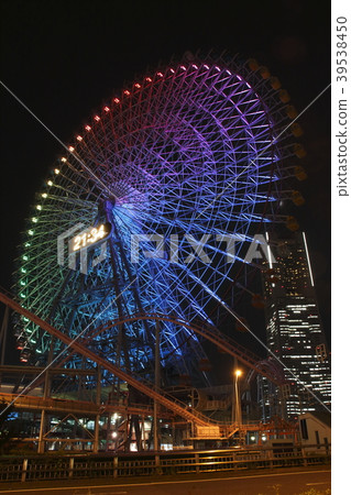 Yokohama Minatomirai district "Cosmo Lock 21" at night 39538450