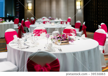 Wedding reception dinner table setting 39538863
