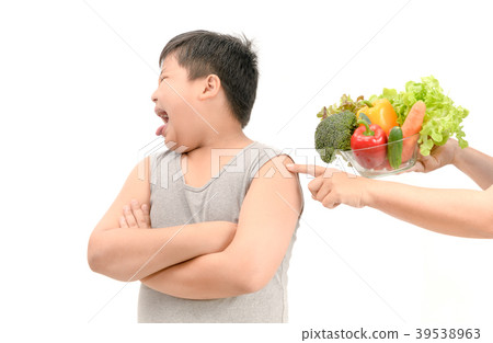 Boy with expression of disgust against vegetables 39538963