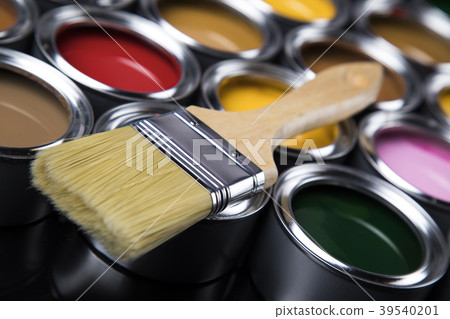 Paintbrush on cans with color 39540201