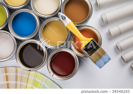 Tin cans with paint and brushes Tin cans with paint and brushes 39540283