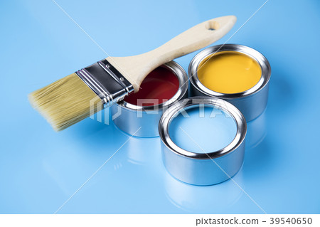 Tin metal cans with color paint and paintbrush 39540650