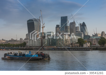 Refuse barge on Thame, embankment and skyscraper 39541281