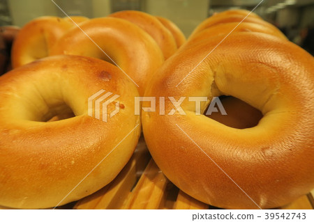 bagel bagel 39542743