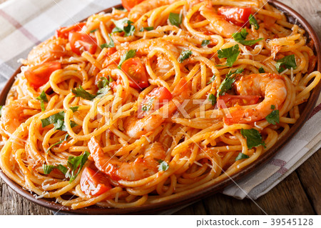 Italian spaghetti pasta with prawns, parmesan 39545128