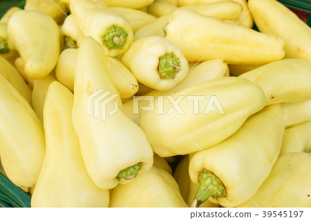 Fruit lining the market 39545197