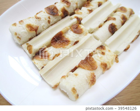 Raw chikuwa cut 39548126