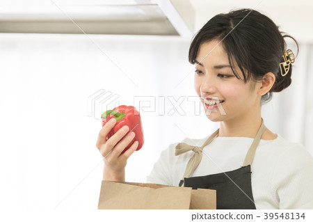 Women's lifestyle kitchen 39548134