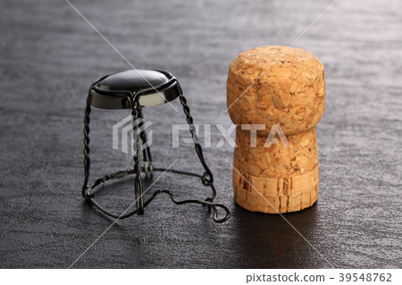 Champagne cork 39548762