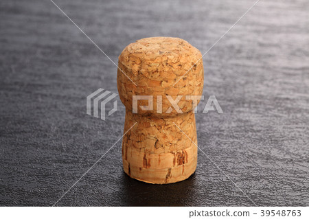 Champagne cork 39548763
