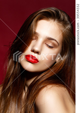 beautiful girl with red lips 39554332