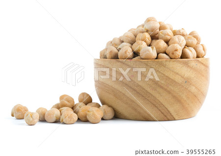 chickpeas in wood cup isolated on white chickpeas in wood cup isolated on white 39555265