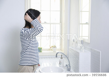 Lady in the bathroom 39556686