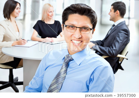 Business man with colleagues 39557300