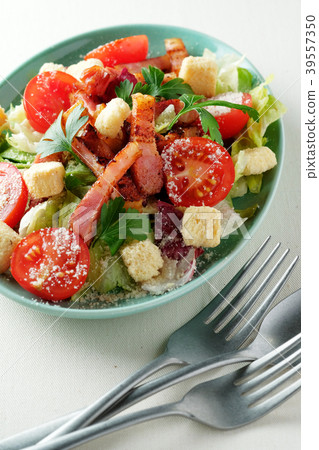 脆皮培根凱撒沙拉 39557350