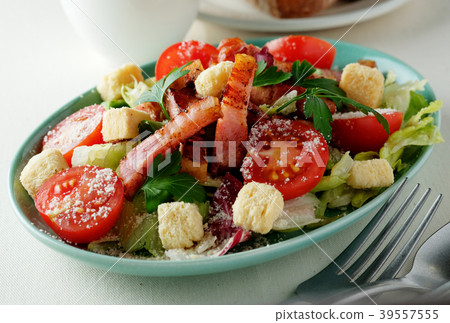 脆皮培根凱撒沙拉 39557555