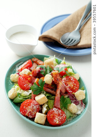 脆皮培根凱撒沙拉 脆皮培根凱撒沙拉 39557601