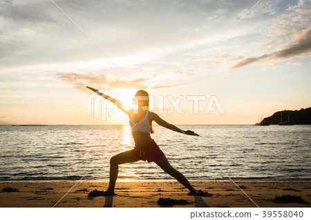 Silhouette of a fit woman practicing the warrior Silhouette of a fit woman practicing the warrior 39558040