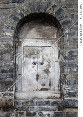 Old window in the ancient Chinese temple Old window in the ancient Chinese temple 39558569