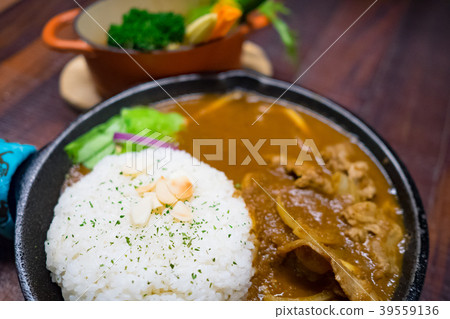 Pork stir-fried vegetable curry rice Pork stir-fried vegetable curry rice 39559136