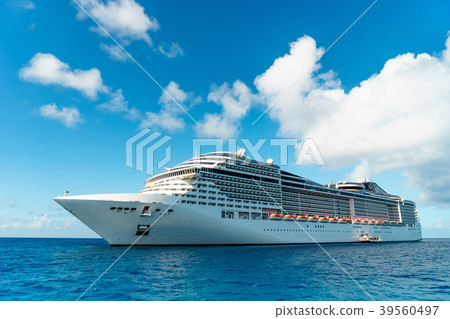 Cruise ship in crystal blue water 39560497