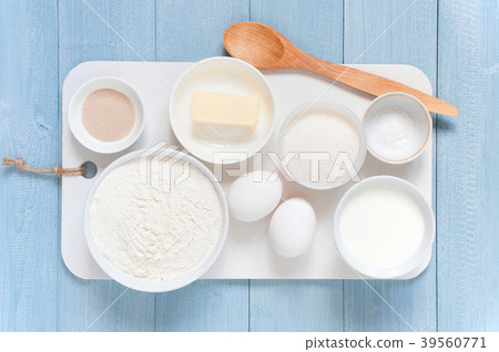 Ingredients for baking end spoon Ingredients for baking end spoon 39560771