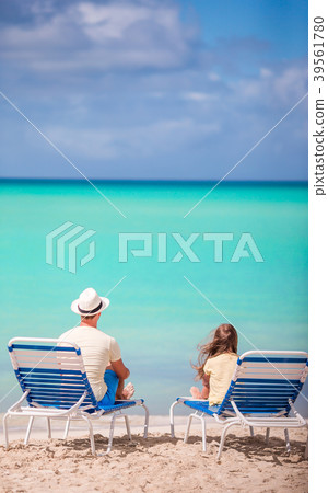 Family of kid and father on the beach Family of kid and father on the beach 39561780