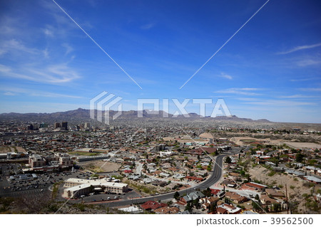 The streets of El Paso (Texas, USA) and Mexico beyond the border 39562500