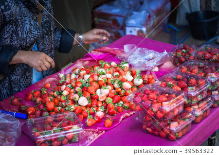 fresh strawberry on Mon Jam market Chiang Mai fresh strawberry on Mon Jam market Chiang Mai 39563322