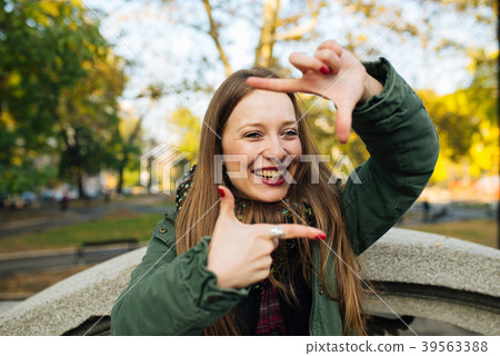 Finger frame 39563388