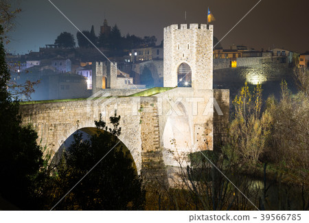 night view of medieval town with bridge. Besalu 39566785