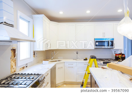Installing new modern Kitchen Remodel 39567090