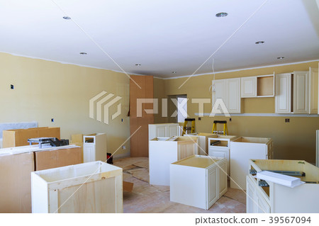 Custom kitchen cabinets of installation base 39567094