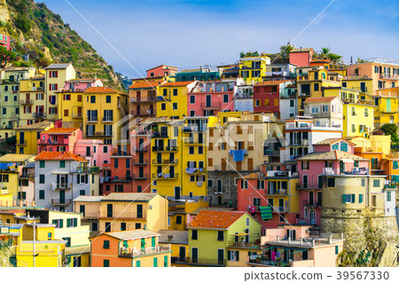 Colorful houses in Manarola, Cinque Terre - Italy Colorful houses in Manarola, Cinque Terre - Italy 39567330
