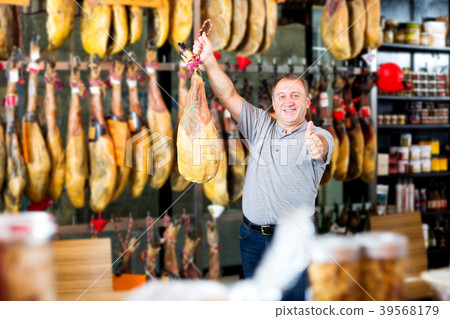 Male client choosing Spanish jamon 39568179