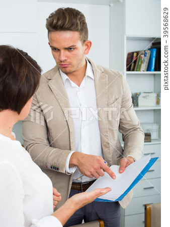 Woman refuses to sign documents Woman refuses to sign documents 39568629