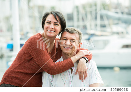 Adult couple in love posing outdoors 39569018