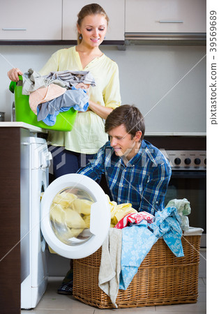 spouses doing regular laundry 39569689