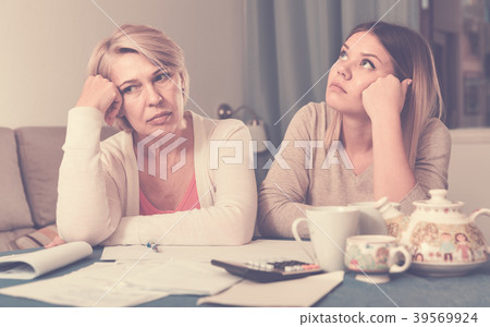 mother and her adult daughter with financial problems mother and her adult daughter with financial problems 39569924