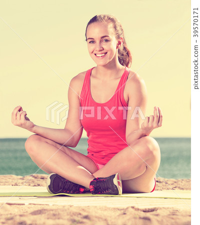 Positive adult sporty girl exercising Positive adult sporty girl exercising 39570171