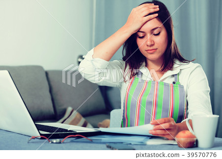 Housewife searching for recipes 39570776