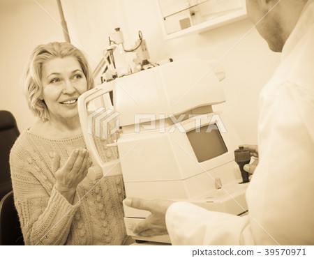 Checking eyesight in clinic. Checking eyesight in clinic. 39570971