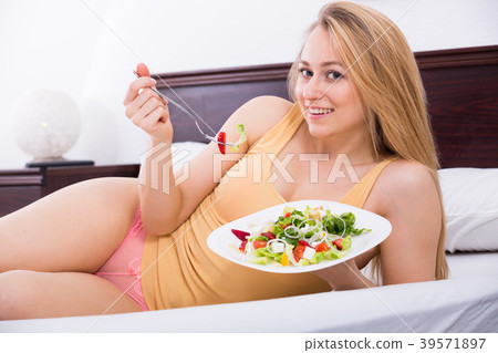 woman eating salad woman eating salad 39571897