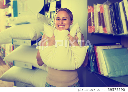 customer picking soft pillow 39572390