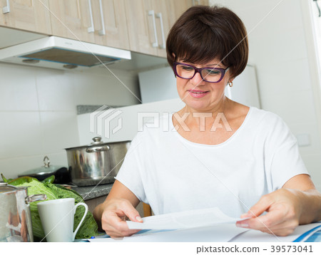 smiling woman bills 39573041