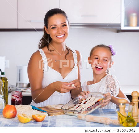 Woman and child cooking strudel 39573042